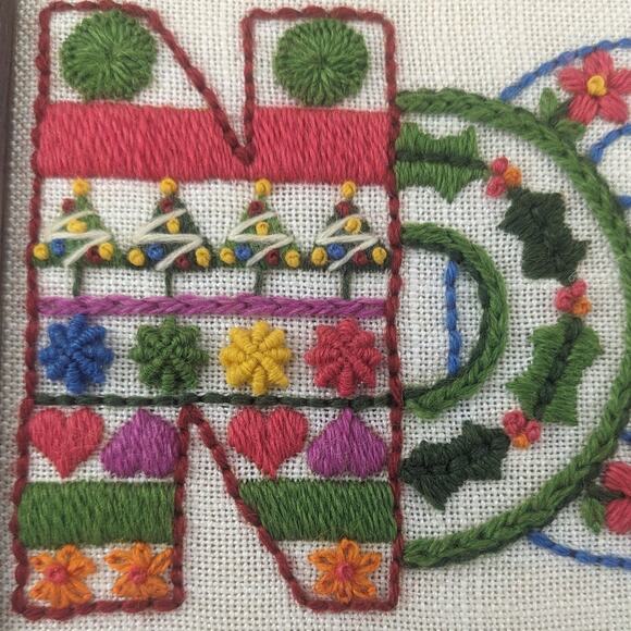 Hand Stitched "NOEL" Needlework Vintage Christmas Picture/Embroidered - Picture 3 of 4